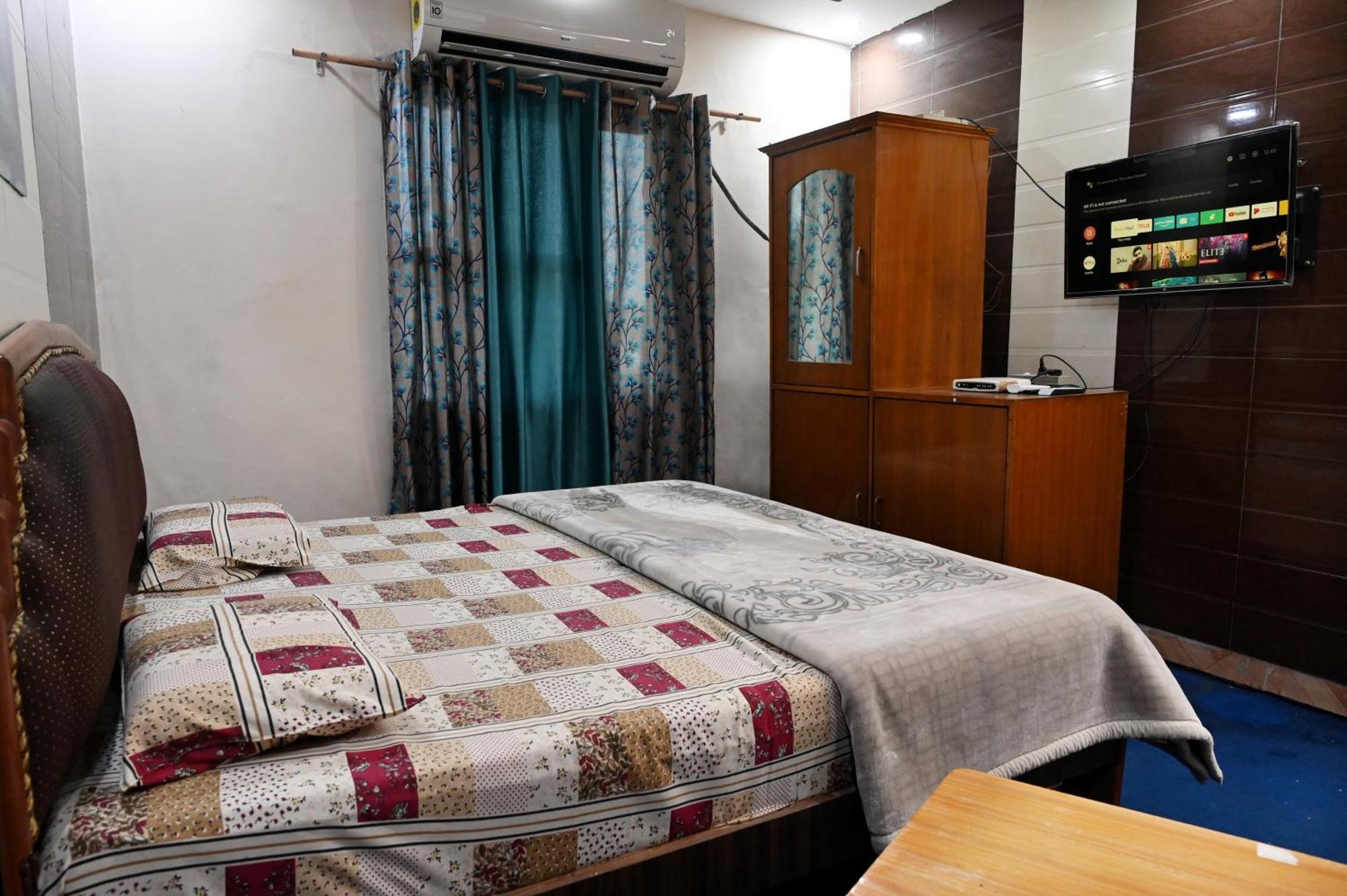 Double Room Private Bathroom