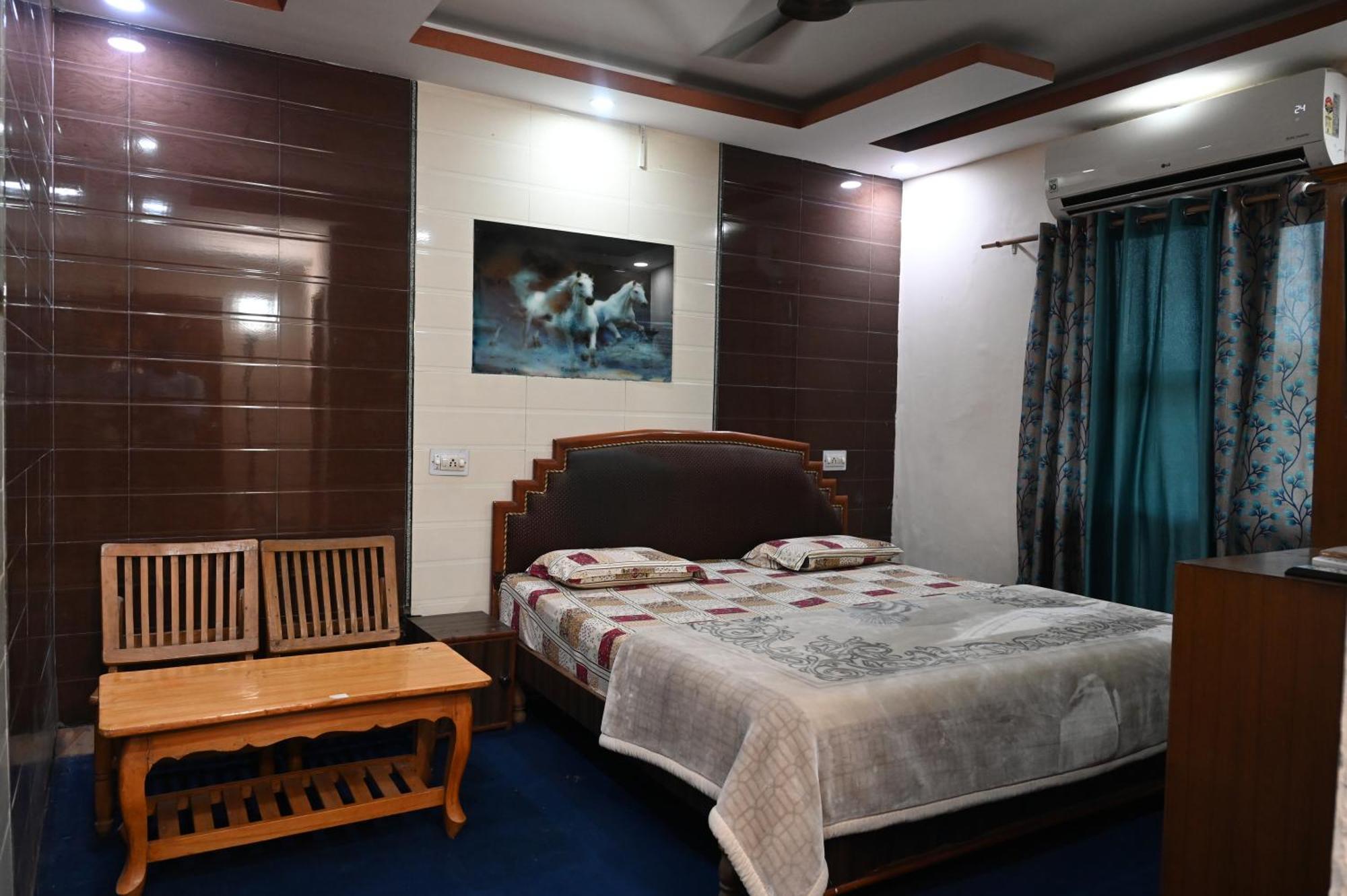 Double Room Private Bathroom