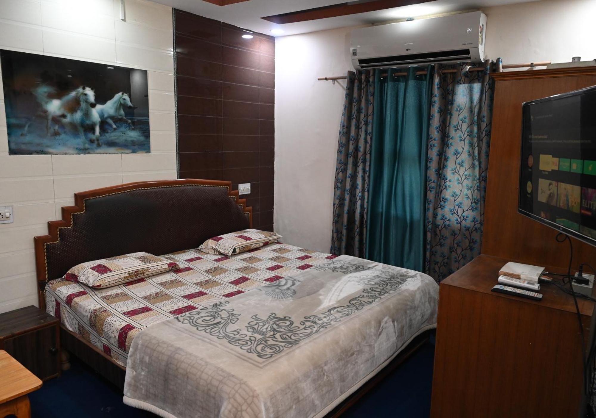 Double Room Private Bathroom