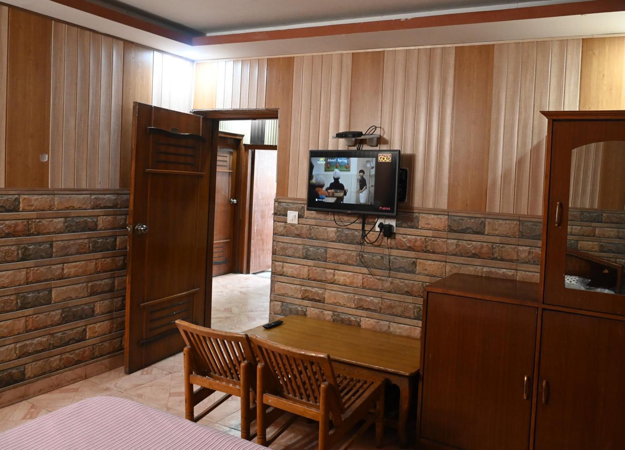 Double Room Private Bathroom