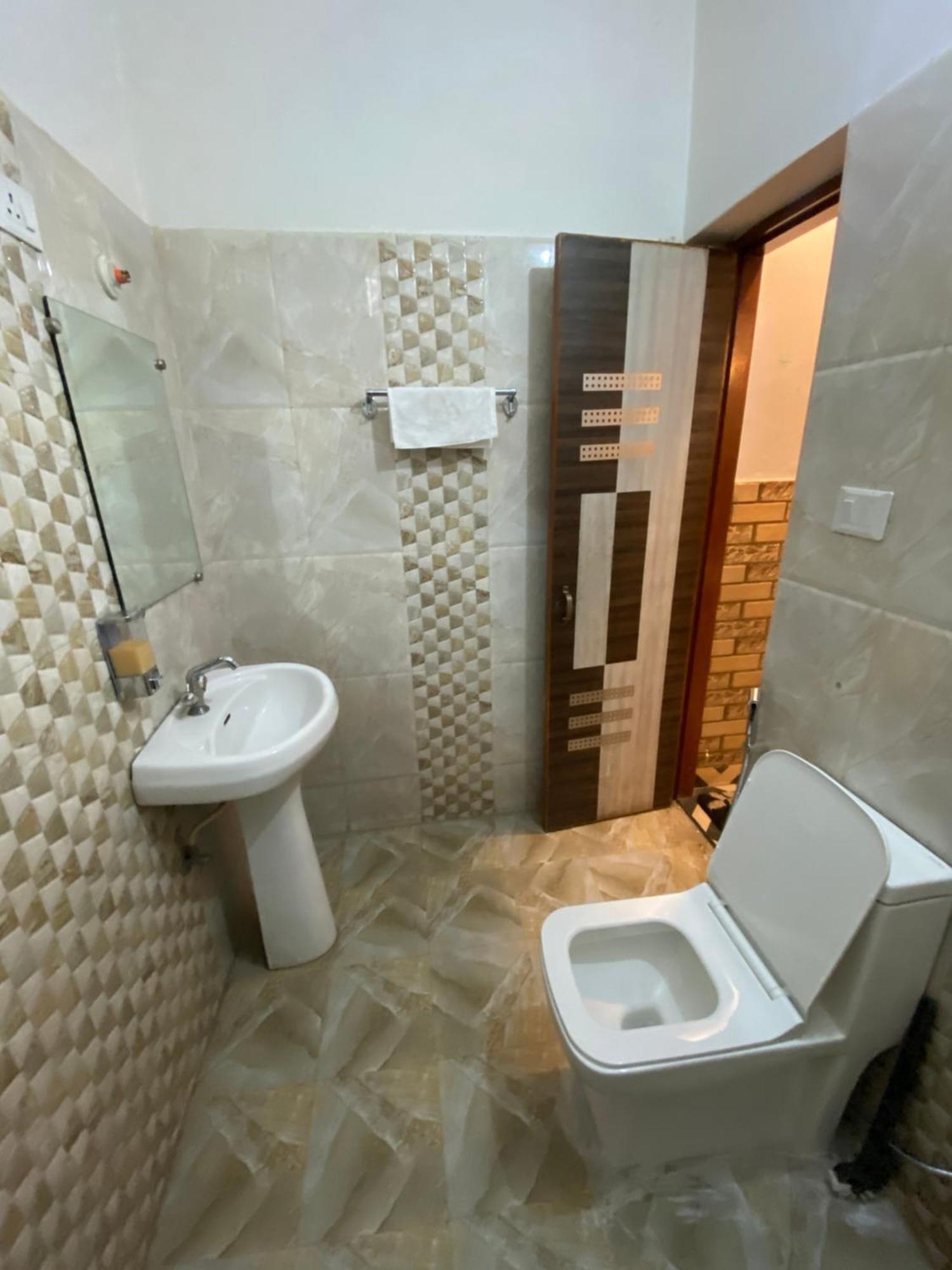 Double Room Private Bathroom